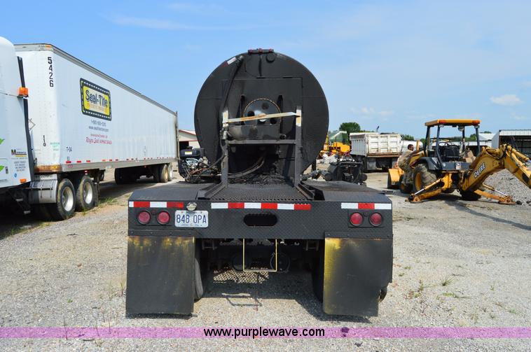 image for item H2832 1969 Trailmobile B31N5EDT tank trailer