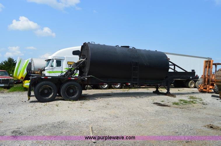 image for item H2832 1969 Trailmobile B31N5EDT tank trailer