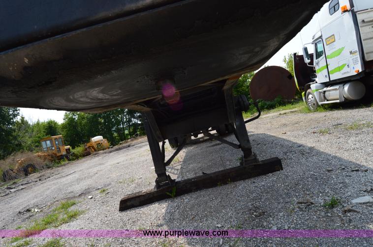 image for item H2832 1969 Trailmobile B31N5EDT tank trailer