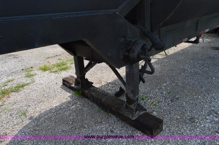 image for item H2832 1969 Trailmobile B31N5EDT tank trailer