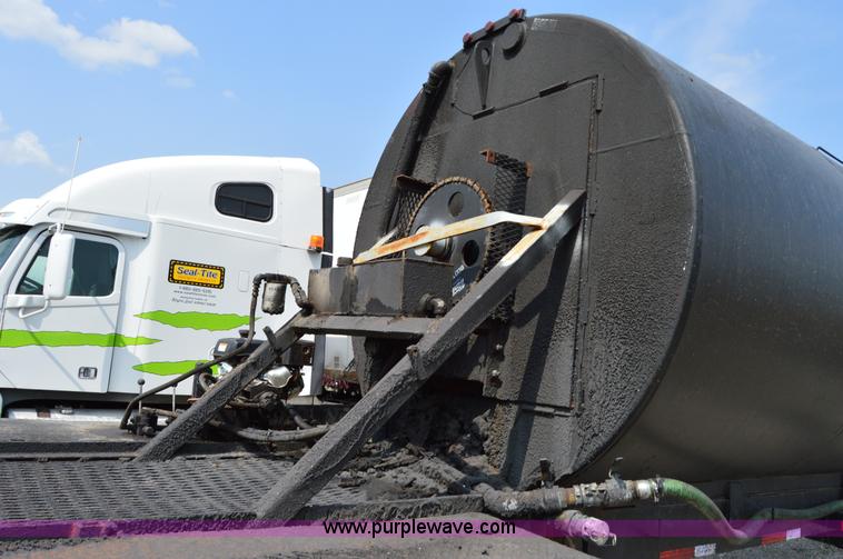 image for item H2832 1969 Trailmobile B31N5EDT tank trailer