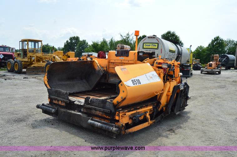 image for item H2833 2007 LeeBoy L8510T paver
