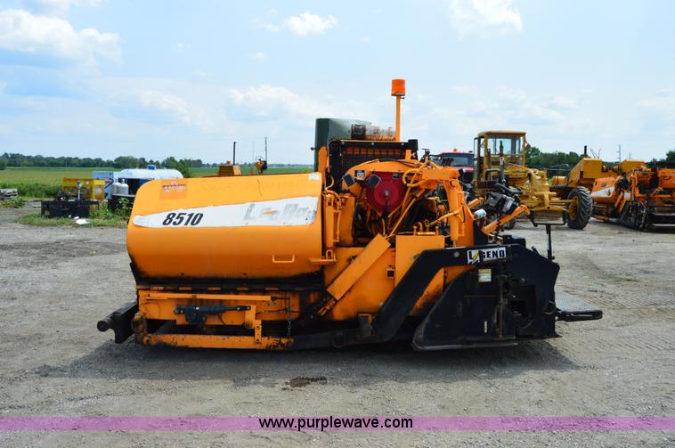 image for item H2833 2007 LeeBoy L8510T paver