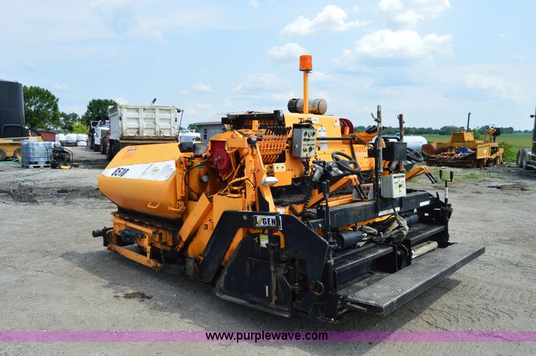 image for item H2833 2007 LeeBoy L8510T paver