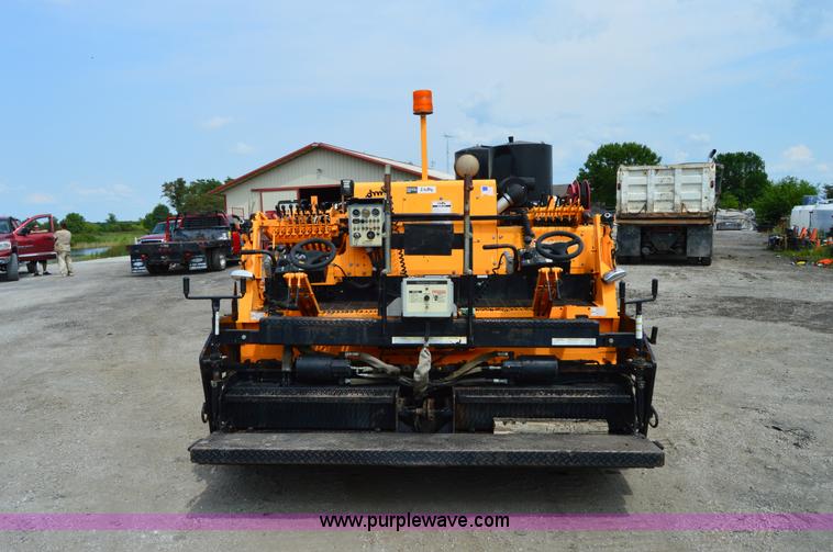 image for item H2833 2007 LeeBoy L8510T paver