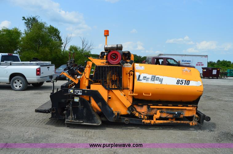 image for item H2833 2007 LeeBoy L8510T paver
