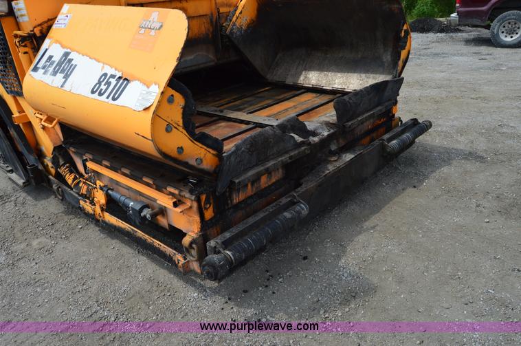 image for item H2833 2007 LeeBoy L8510T paver