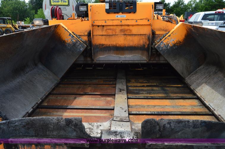 image for item H2833 2007 LeeBoy L8510T paver