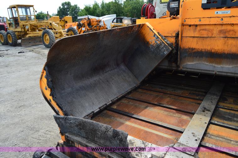 image for item H2833 2007 LeeBoy L8510T paver