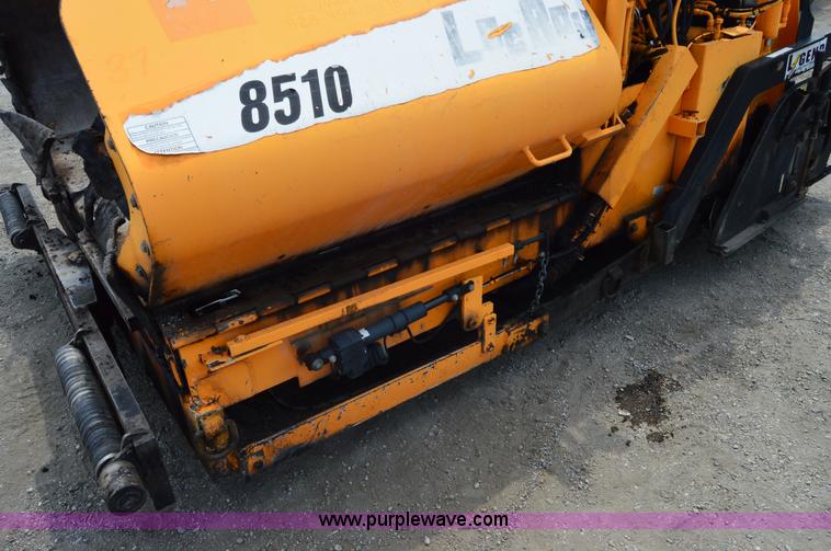 image for item H2833 2007 LeeBoy L8510T paver