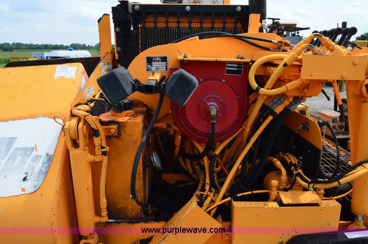 image for item H2833 2007 LeeBoy L8510T paver