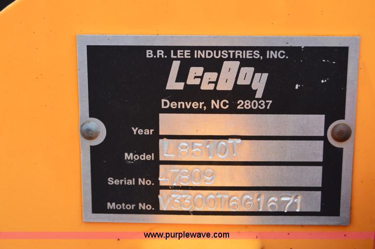 image for item H2833 2007 LeeBoy L8510T paver