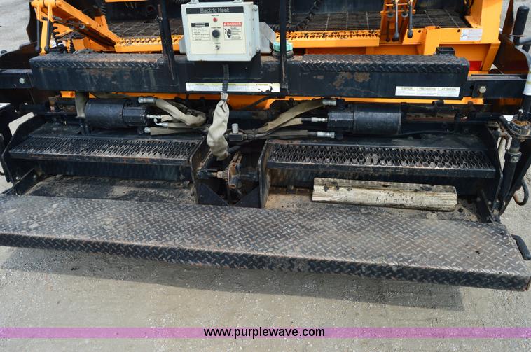 image for item H2833 2007 LeeBoy L8510T paver