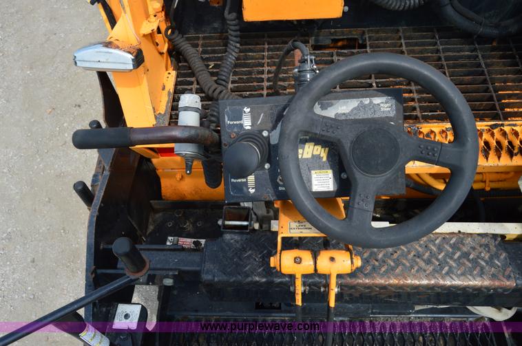 image for item H2833 2007 LeeBoy L8510T paver