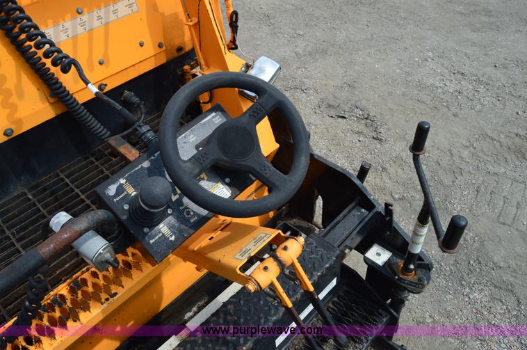 image for item H2833 2007 LeeBoy L8510T paver