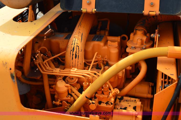 image for item H2833 2007 LeeBoy L8510T paver