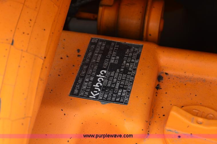 image for item H2833 2007 LeeBoy L8510T paver