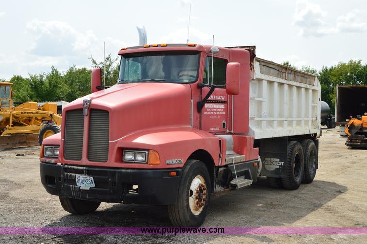 image for item H2834 1992 Kenworth T600 dump truck