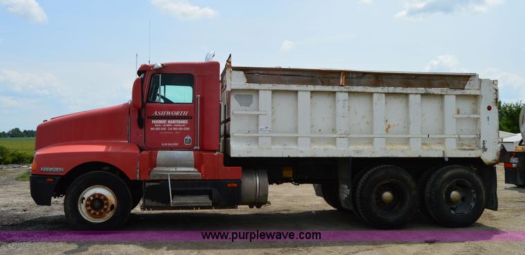 image for item H2834 1992 Kenworth T600 dump truck