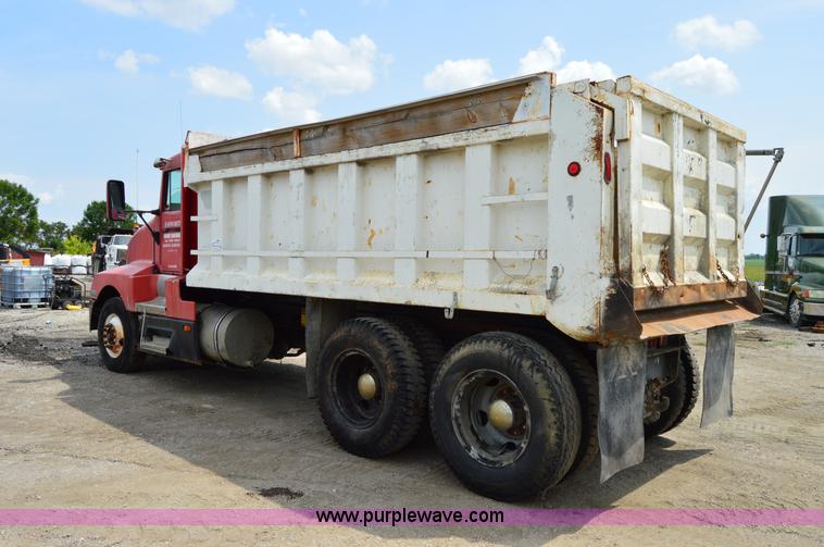 image for item H2834 1992 Kenworth T600 dump truck