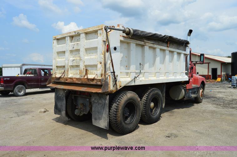 image for item H2834 1992 Kenworth T600 dump truck