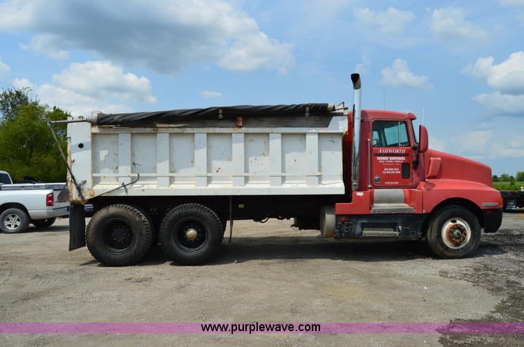 image for item H2834 1992 Kenworth T600 dump truck