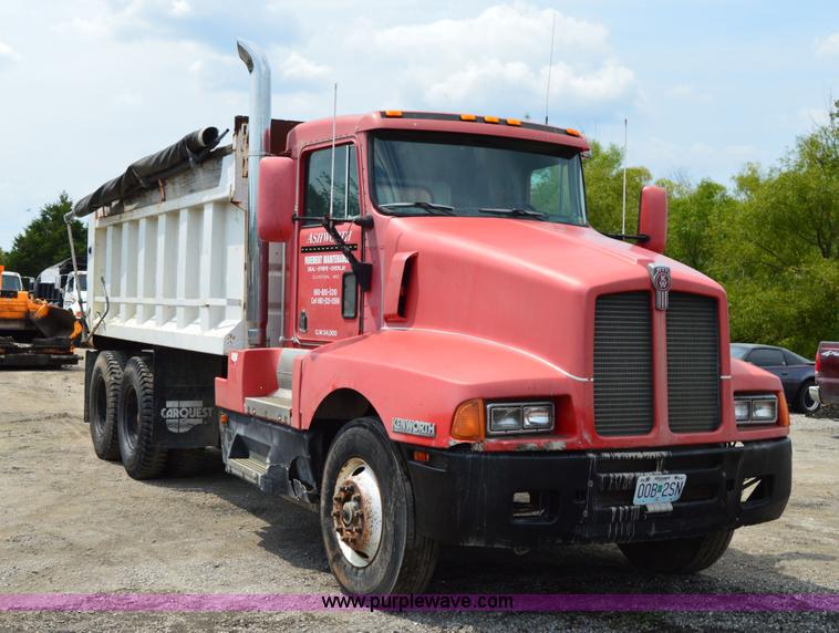 image for item H2834 1992 Kenworth T600 dump truck
