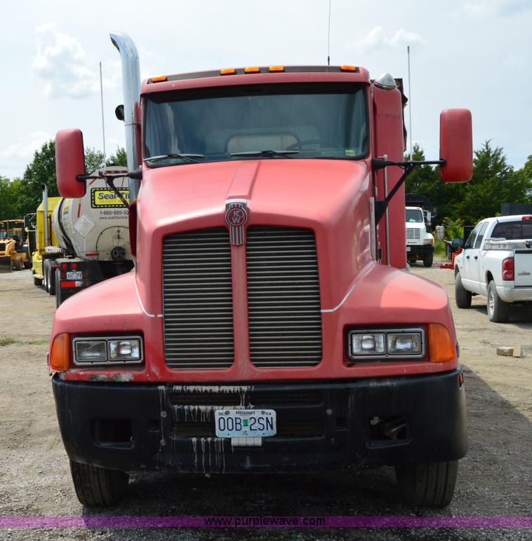 image for item H2834 1992 Kenworth T600 dump truck