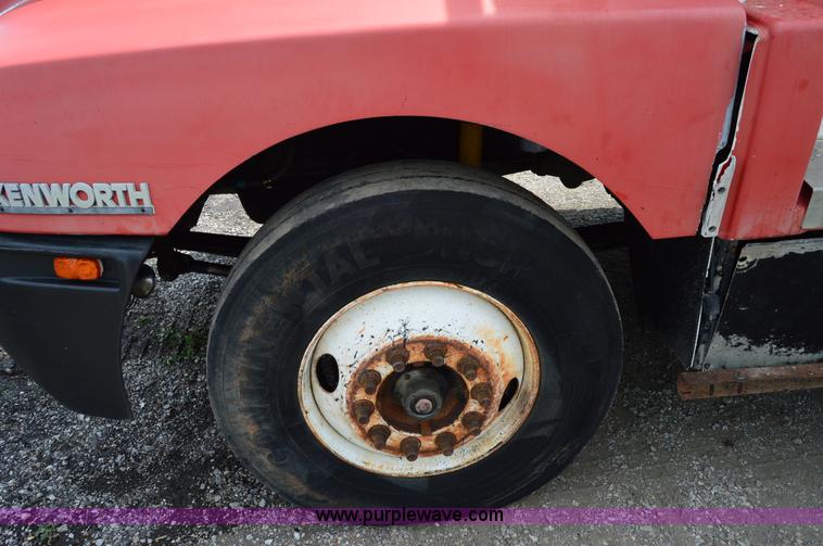 image for item H2834 1992 Kenworth T600 dump truck