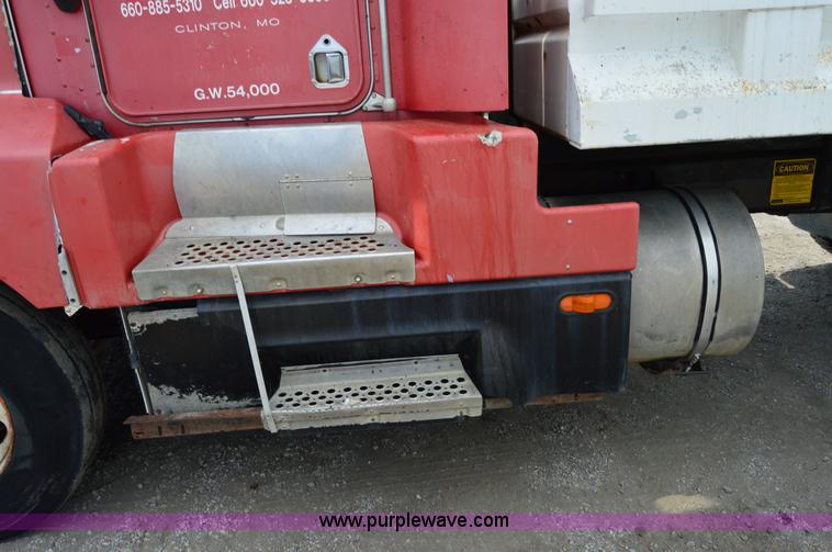 image for item H2834 1992 Kenworth T600 dump truck