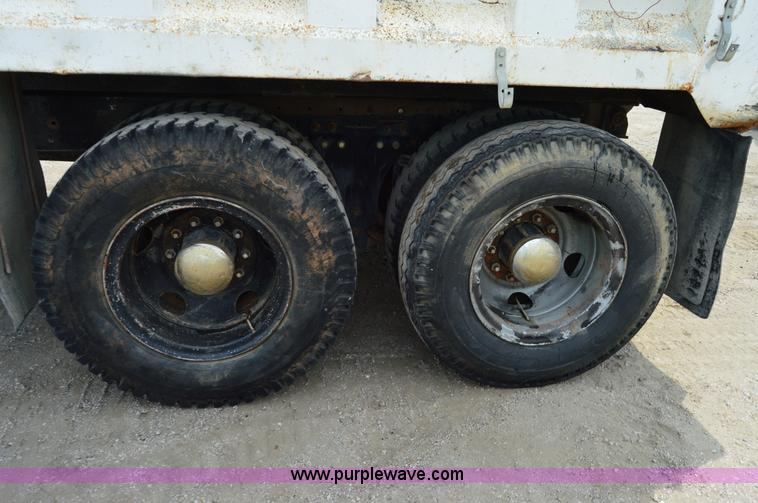 image for item H2834 1992 Kenworth T600 dump truck