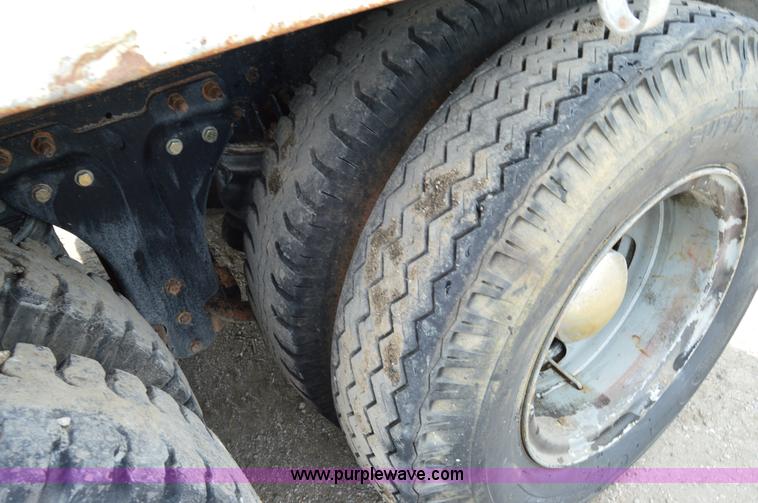 image for item H2834 1992 Kenworth T600 dump truck