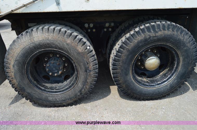 image for item H2834 1992 Kenworth T600 dump truck