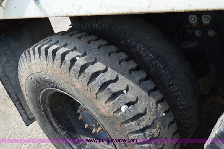 image for item H2834 1992 Kenworth T600 dump truck