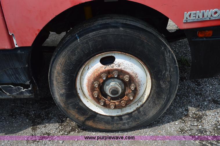 image for item H2834 1992 Kenworth T600 dump truck