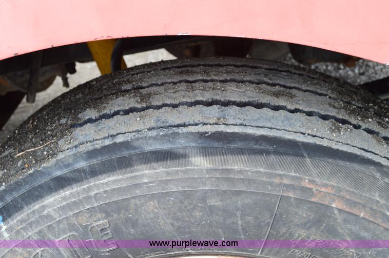 image for item H2834 1992 Kenworth T600 dump truck