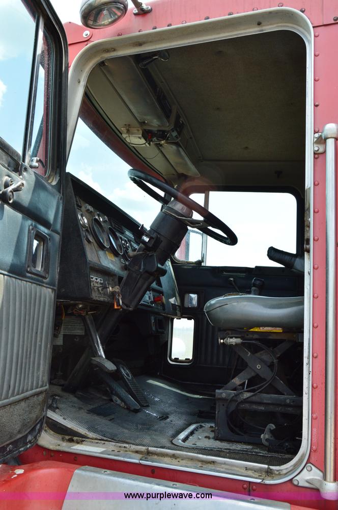 image for item H2834 1992 Kenworth T600 dump truck