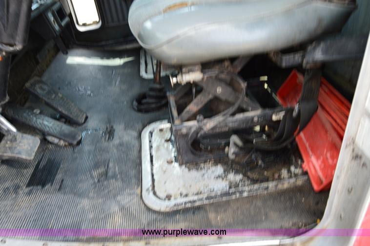 image for item H2834 1992 Kenworth T600 dump truck