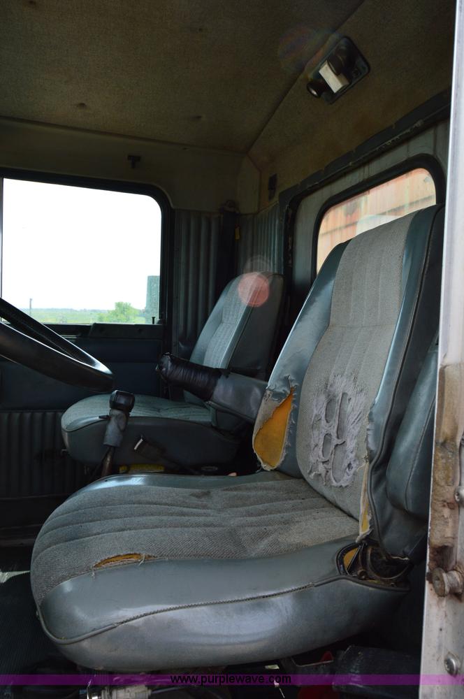 image for item H2834 1992 Kenworth T600 dump truck