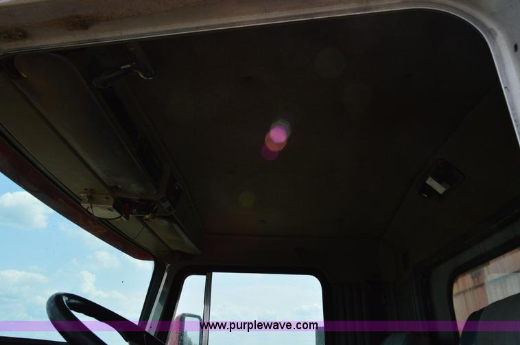 image for item H2834 1992 Kenworth T600 dump truck