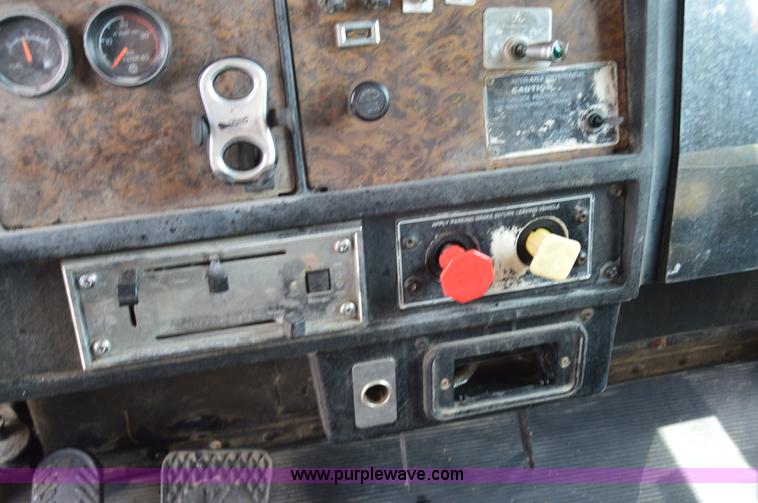 image for item H2834 1992 Kenworth T600 dump truck