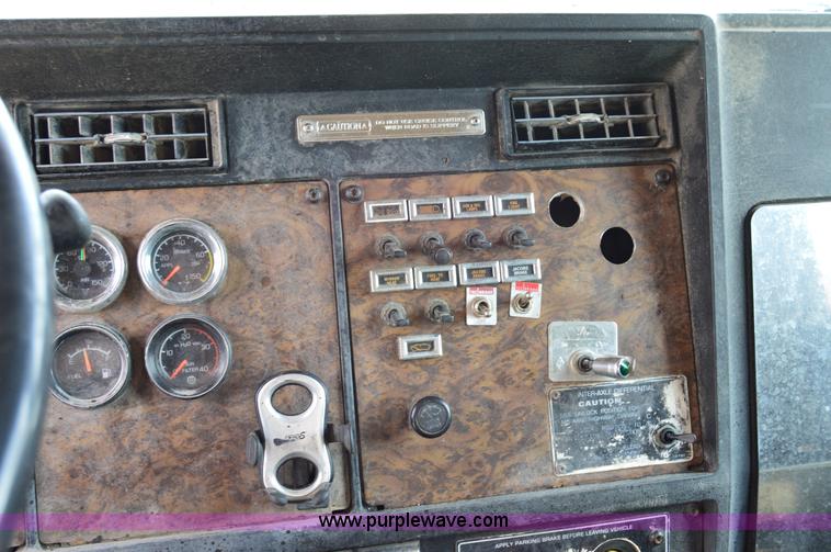 image for item H2834 1992 Kenworth T600 dump truck