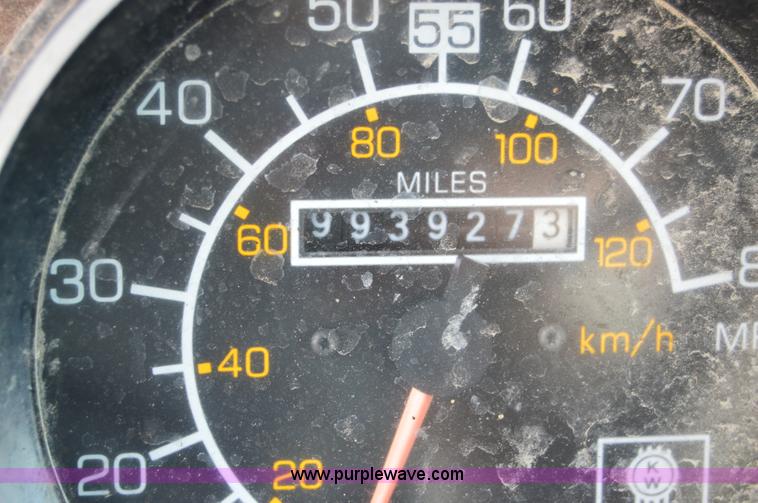 image for item H2834 1992 Kenworth T600 dump truck