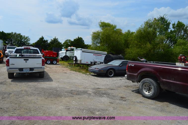 image for item H2834 1992 Kenworth T600 dump truck