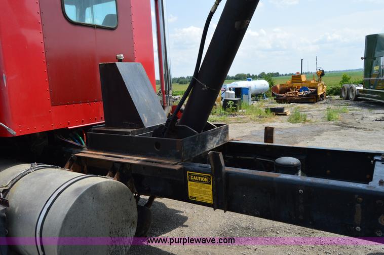image for item H2834 1992 Kenworth T600 dump truck