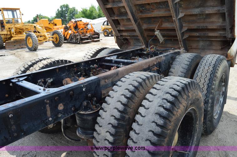 image for item H2834 1992 Kenworth T600 dump truck