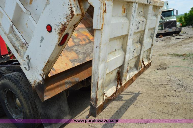 image for item H2834 1992 Kenworth T600 dump truck