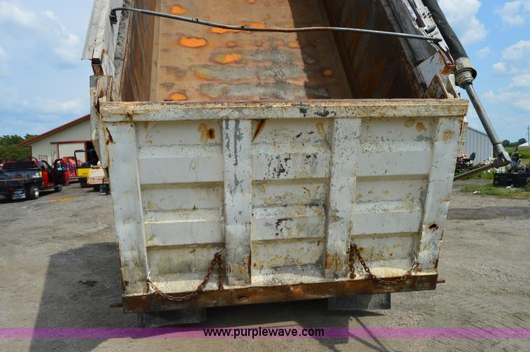 image for item H2834 1992 Kenworth T600 dump truck