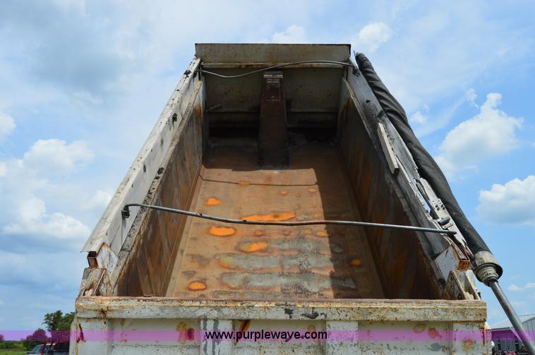 image for item H2834 1992 Kenworth T600 dump truck