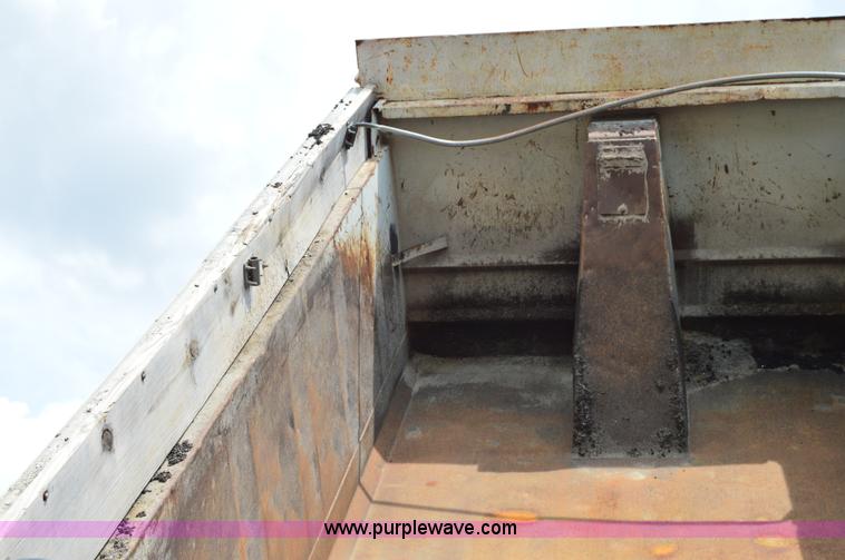 image for item H2834 1992 Kenworth T600 dump truck